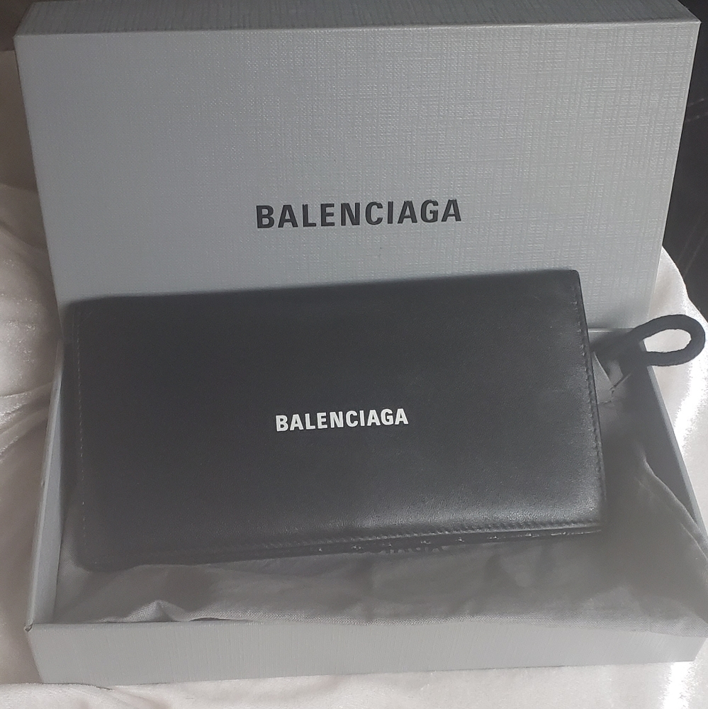 Authentic Pre-owned Balenciaga Long Wallet(UNISEX)